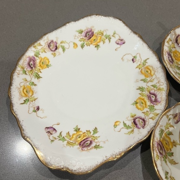 Vintage Royal Albert Crown China Poppies Tea Set – Service for 4 – Hand Painted - Picture 9 of 16